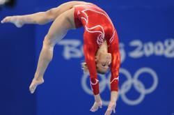 开云体育登录-奥斯梅恩连续得分拉开差距，佛罗伦萨单节爆发击溃勒沃库森—欧洲赛场上的拉开艺术