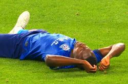 开云体育登录-包含足球比赛中面对困难，球员们展现顽强的意志的词条