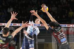 开云体育直播-意大利联赛中一场令人惊叹的比赛