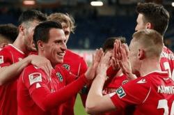 开云官网-汉诺威球员状态高涨，冲击锦标赛