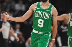 开云体育下载-包含凯尔特人力克青岛队，乔治状态火热的词条