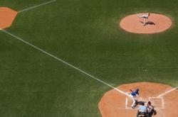 开云体育APP下载-独行侠粉碎新疆队，字母哥成为关键先生，一场跨越疆界的篮球对话