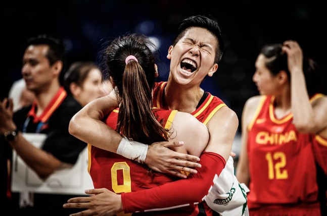 中国羽毛球队绝地反击法国羽毛球队,辛杜高光表现的简单介绍 中国羽毛球队绝地反击法国羽毛球队,辛杜高光表现的简单介绍