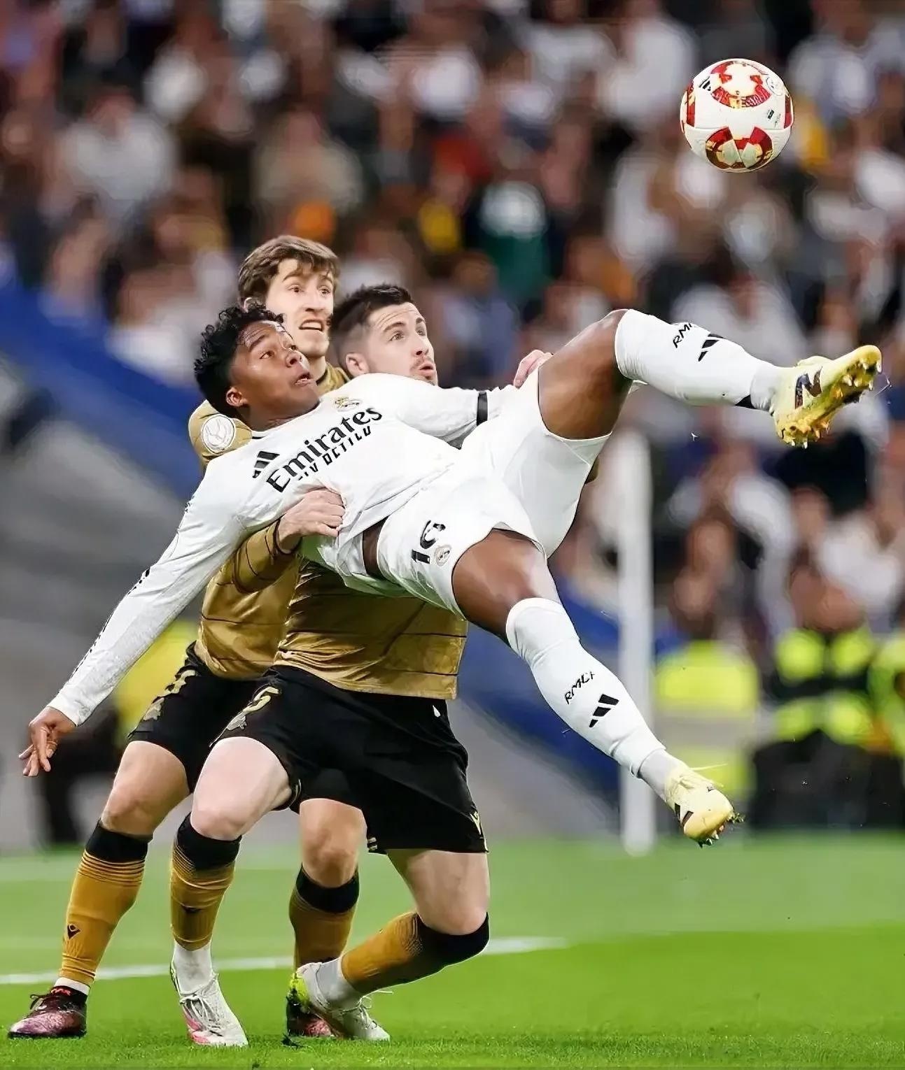 皇马多点开花，轻松战胜对手