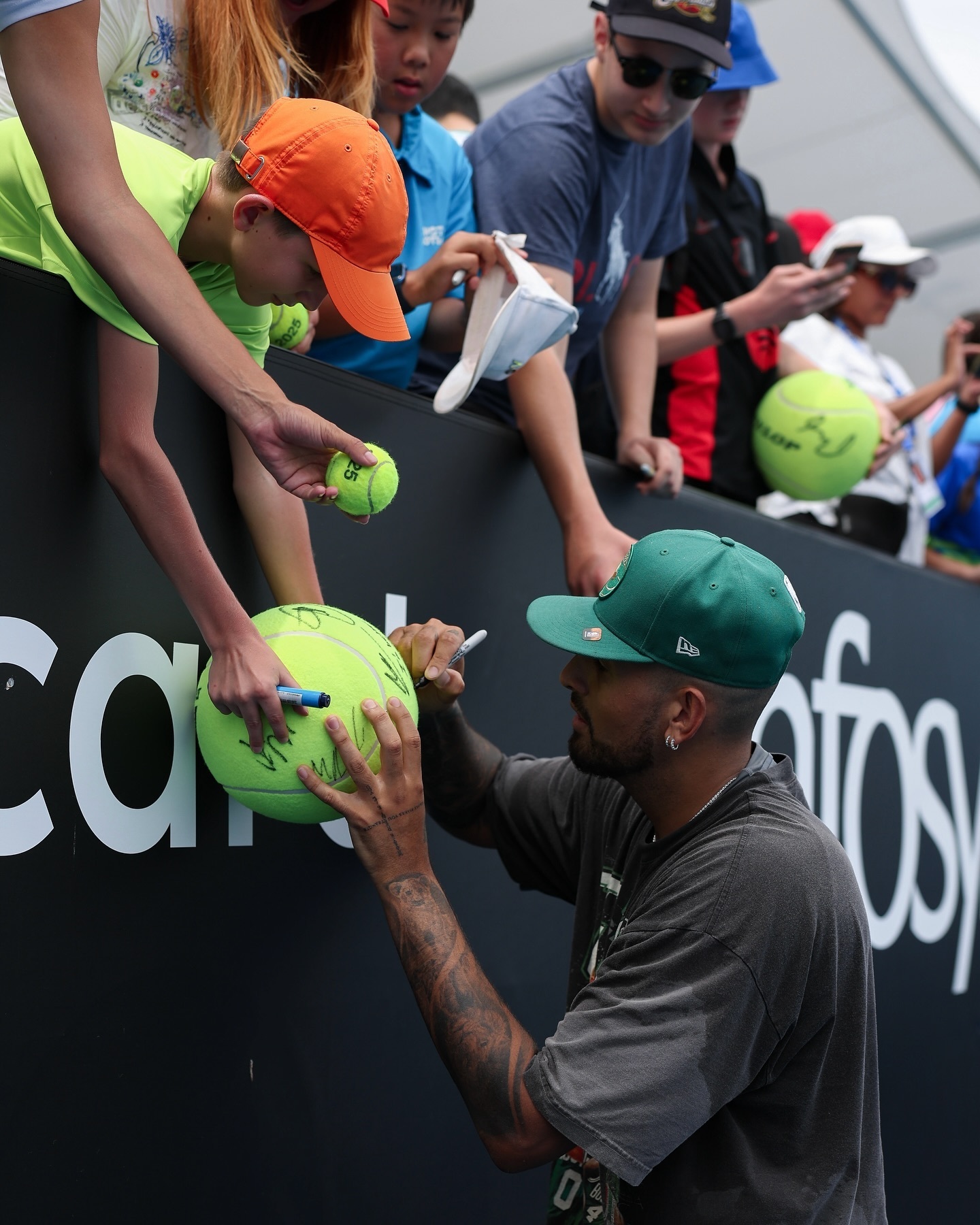 欧洲网球队轻取日本网球队，克耶高斯统治全场的简单介绍