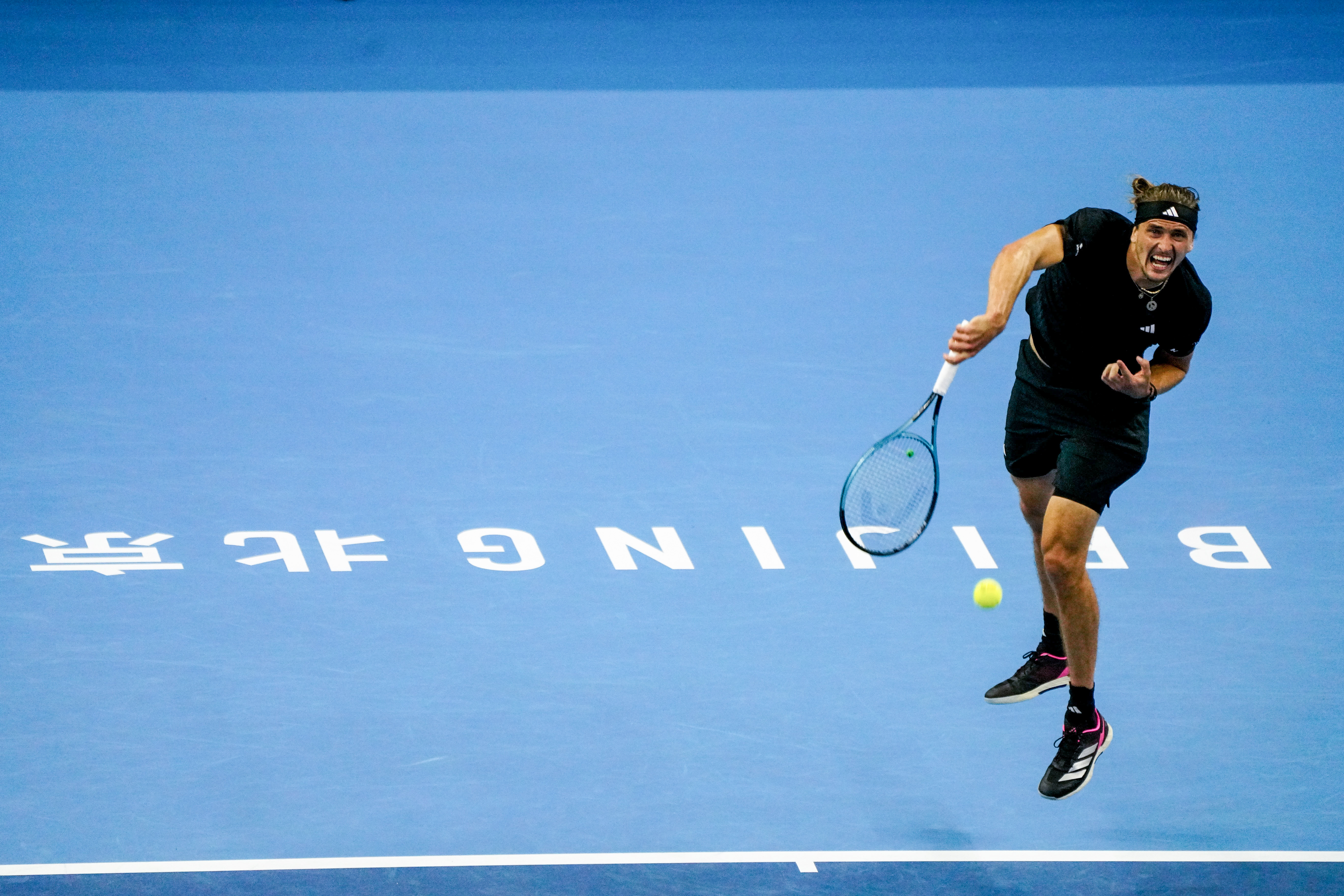 世界网球队轻取美国网球队，兹维列夫制霸全场的简单介绍