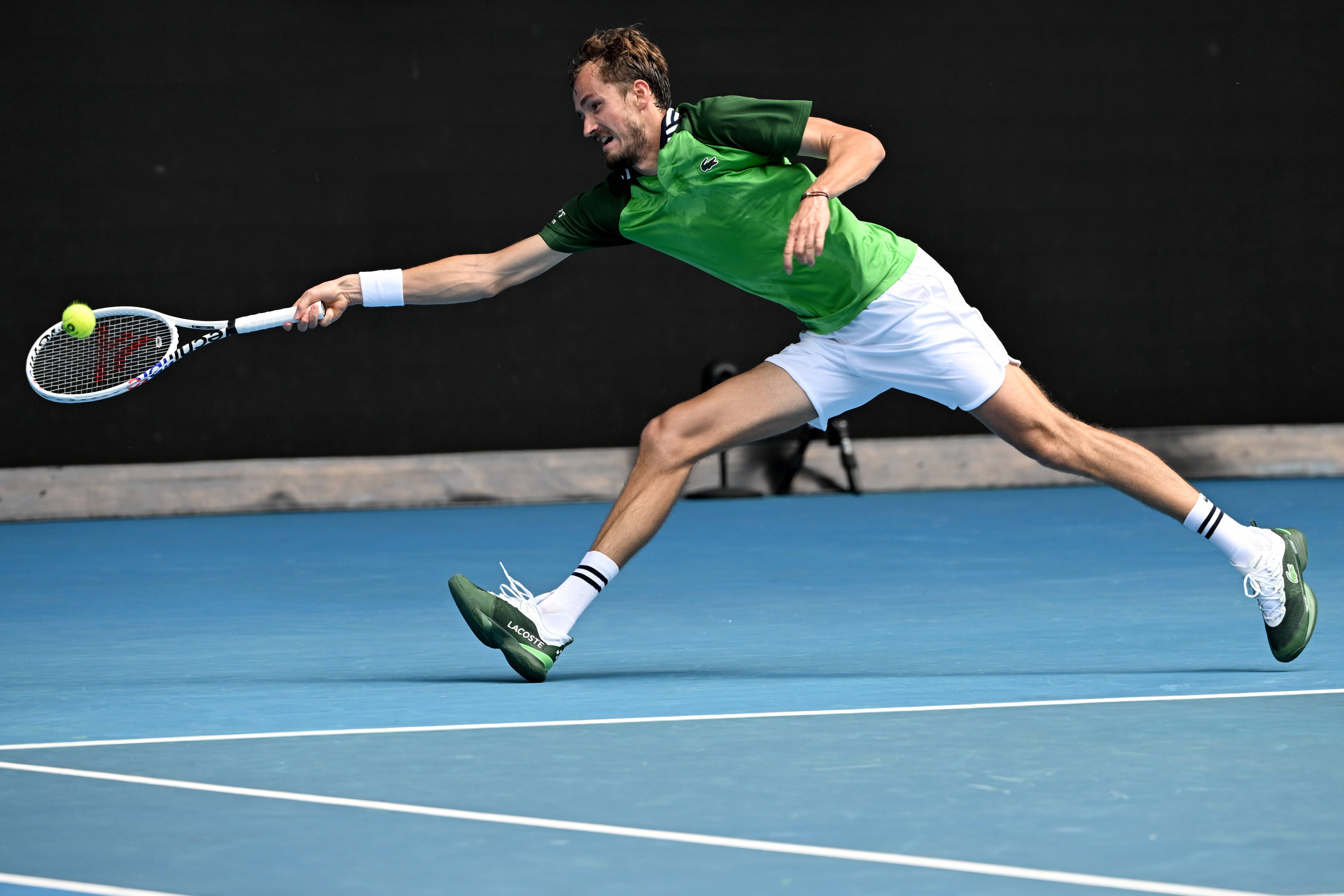 关于意大利网球队鏖战美国网球队,梅德韦杰夫制霸全场的信息 关于意大利网球队鏖战美国网球队,梅德韦杰夫制霸全场的信息