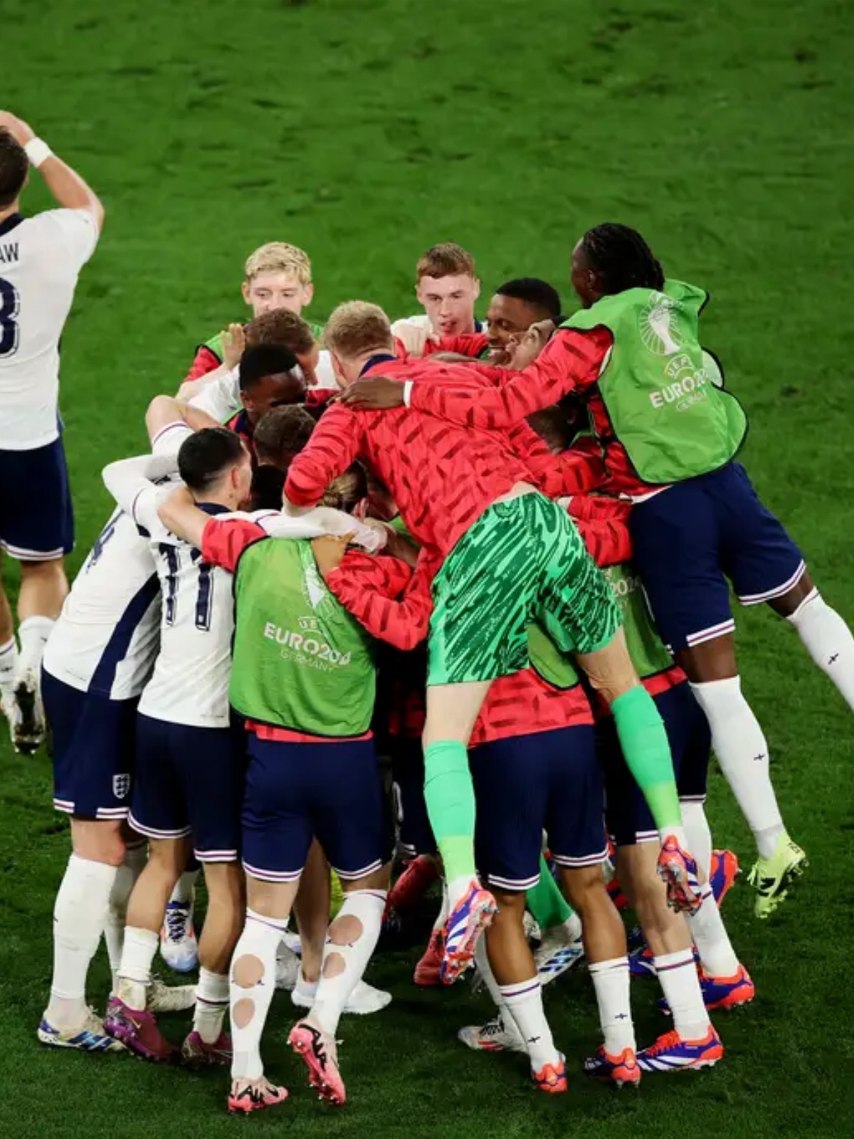 欧洲足球赛事上演激情碰撞，各队角逐白热化的简单介绍