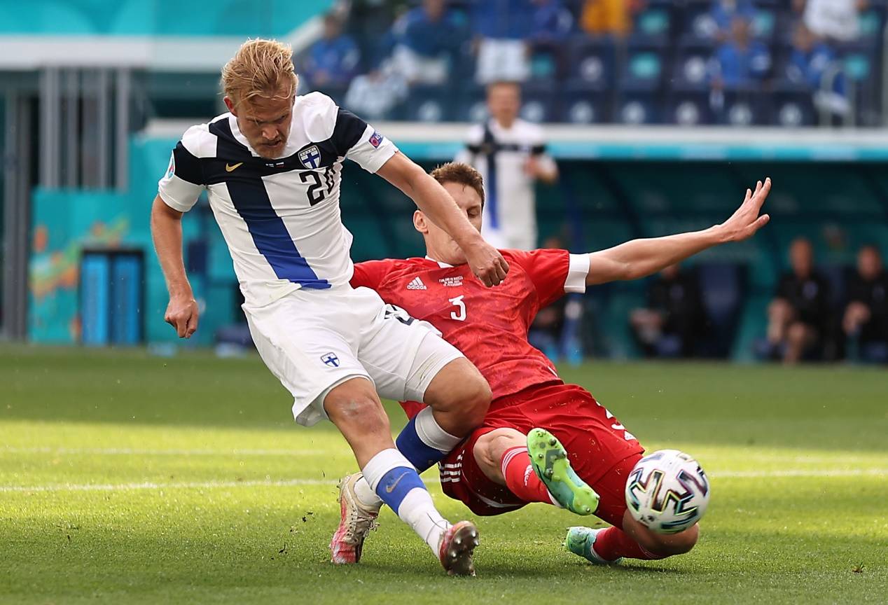 包含芬兰队凭借团结一致，成功晋级的词条