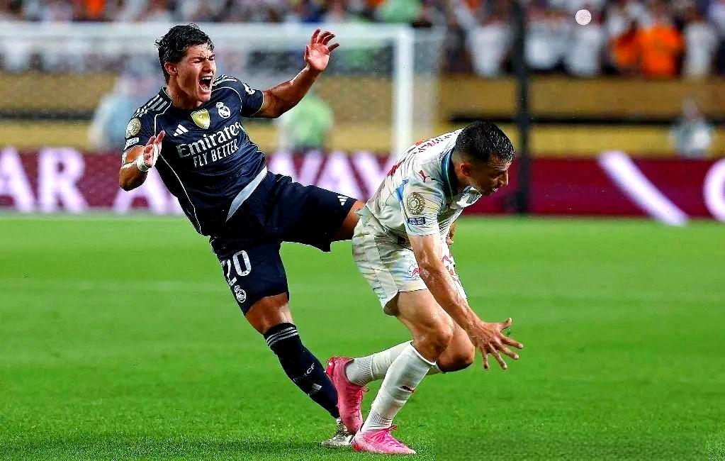 包含皇马凭借进球险胜，晋级关键一步的词条